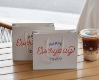 Customized White Card Reusable Paper Bag Banquet Birthday Gift Paper Color Printing Clothing Tote Bag
