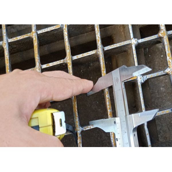 Hot Dipped 30 X 3mm Galvanized Steel Grating Silver Color