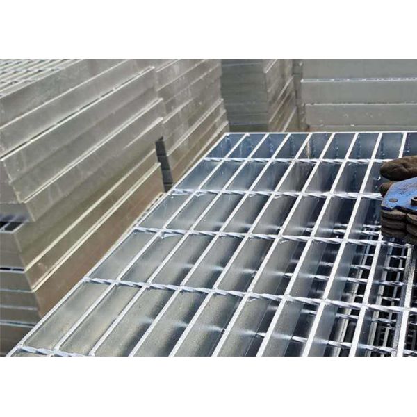 Galvanized Anti Tread Industrial Steel Grating Empty Grid Plate For Petroleum Platform