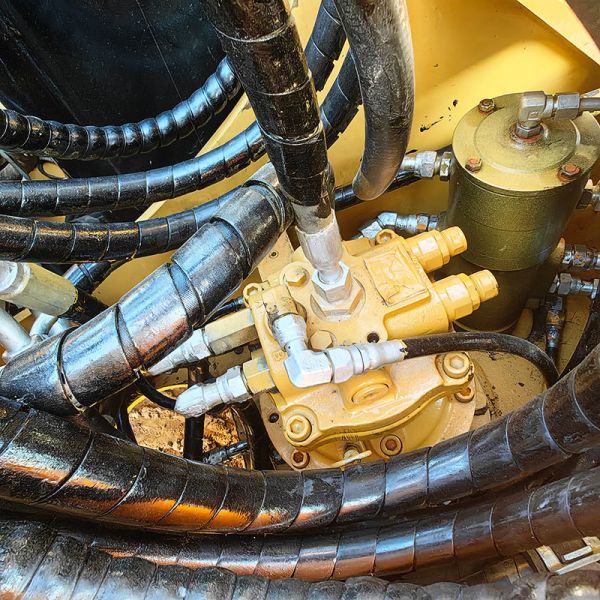 Used Caterpillar 307E2 Crawler Excavator 42kw Rated Power 0.3m³ Bucket Capacity in stock