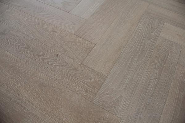 High Quality Herringbone Oak Engineered Wood Flooring, 600 x 125MM