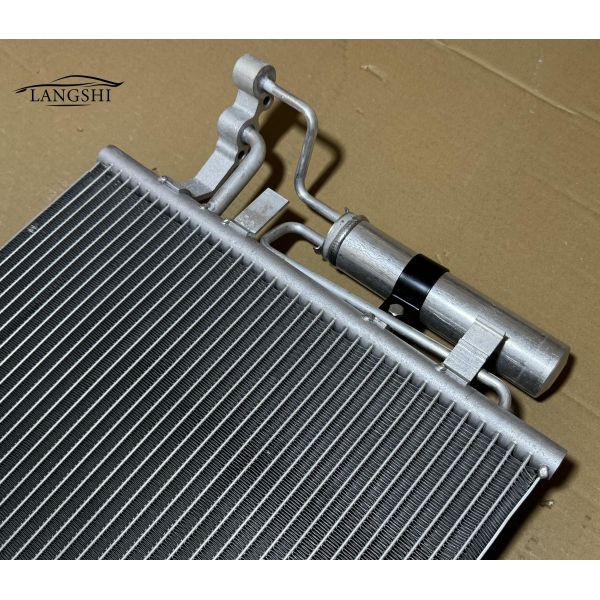 2000-2007 Année OE N° 9M5919710AA Système de refroidissement de pièces détachées automobiles Condensateur de climatisation pour Ford FOCUS EDGE MONDEO III berline