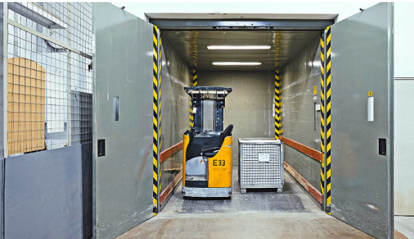 нержавеющая сталь 304 грузового подъемника 0.5m/s склада 1500mm