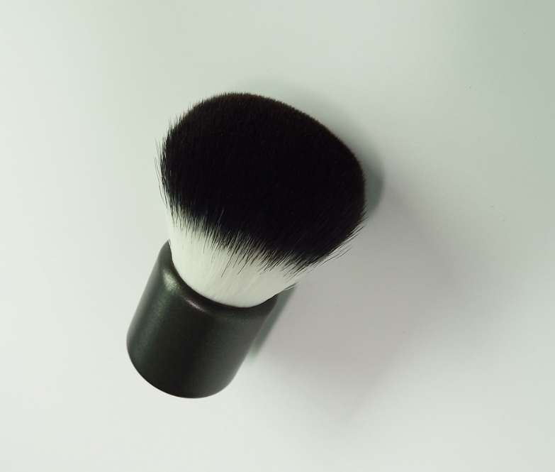 Soft And Cruelty Free Hair Designed Mini Powder Brush For Face Makeup