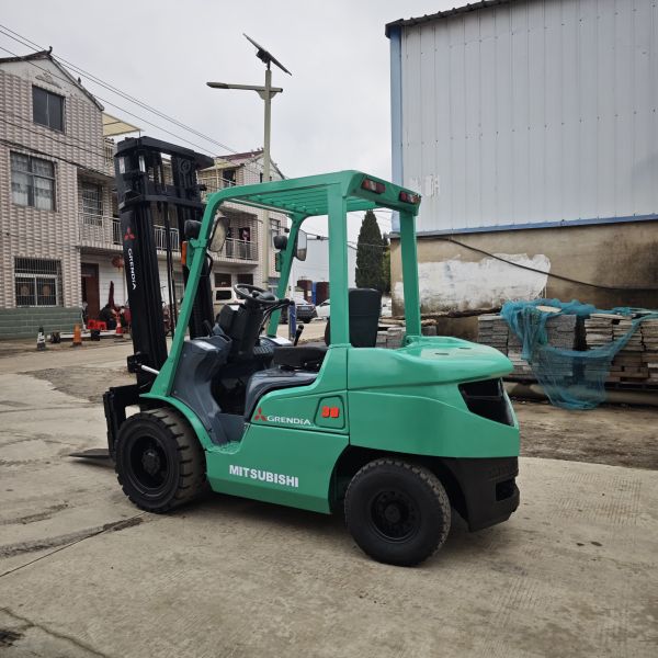 Used  Mitsubishi Forklift 3 Ton diesel Engine Used Construction and Transporting Machine