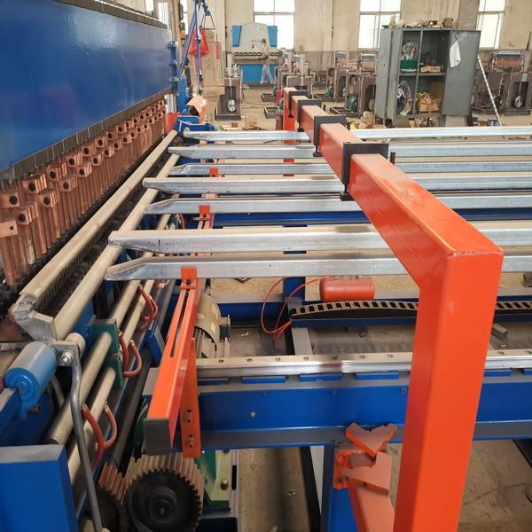 3.5m Width Cultivating Fishery Wire Welding Machinery , 51pcs Pin Diamond Fence Making Machine