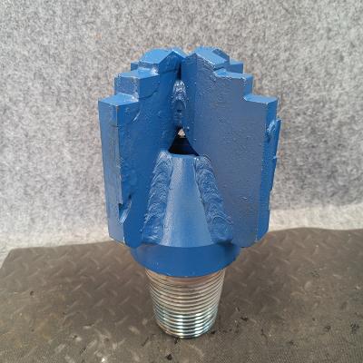 Perfuração de pedaços de metal de arrasto Material de aço de formação média e dura