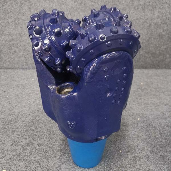 空気または水循環での掘削のためのローラーコーンビットにおける先進カルバイド技術