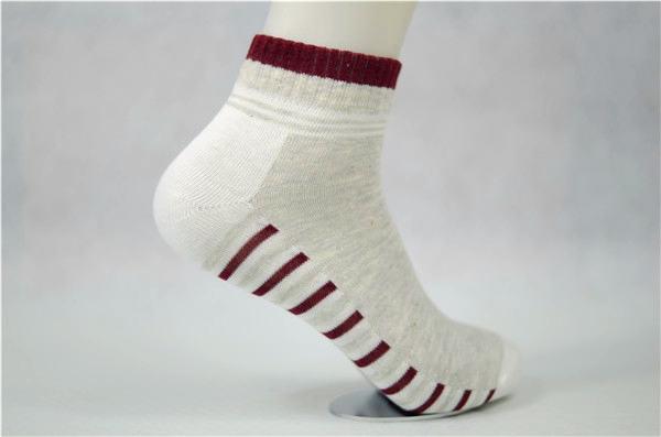 Sweat Absorbent Polyester Slip Resistant Socks For Elderly Custom Size And Color