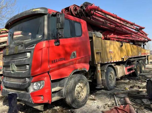 56M SANY Concrete Pump Truck Descuento 8x4 Drive Mode 2013 Año de la bomba Venta por tiempo limitado