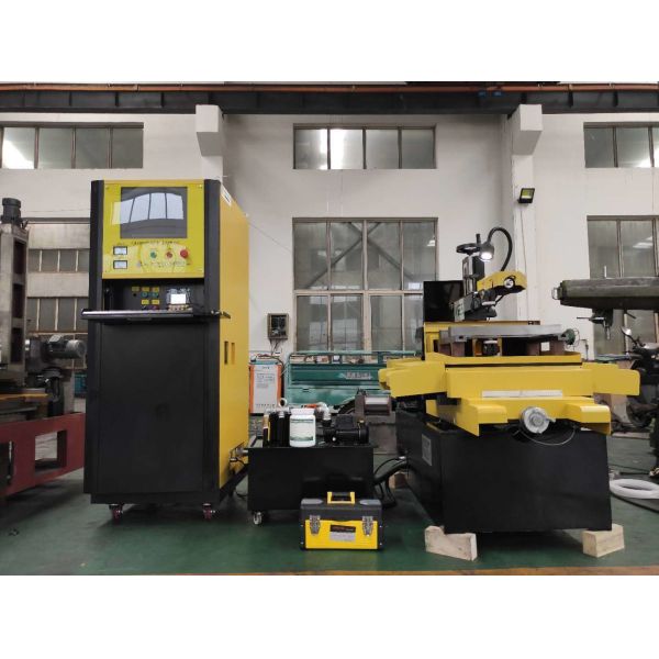 After-sales Service CNC Wire Cutting EDM Machine Super Economical Dk7725 for Metal