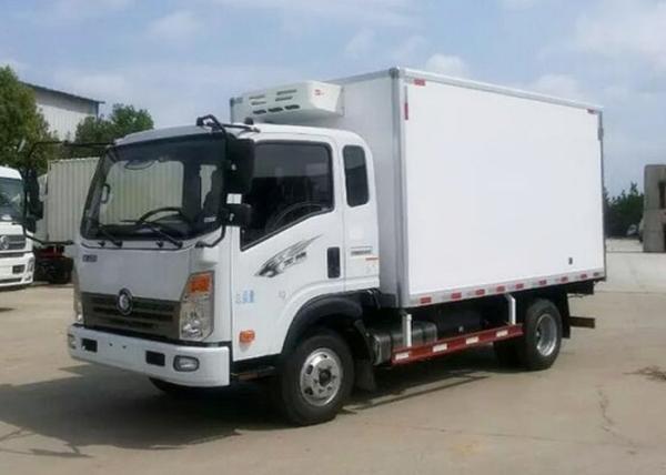 7 つの T はトラックおよびバン LHD 4X2 のユーロ 2 の Closed ヴァン Truck With によっての凍らせていた箱を冷やしました