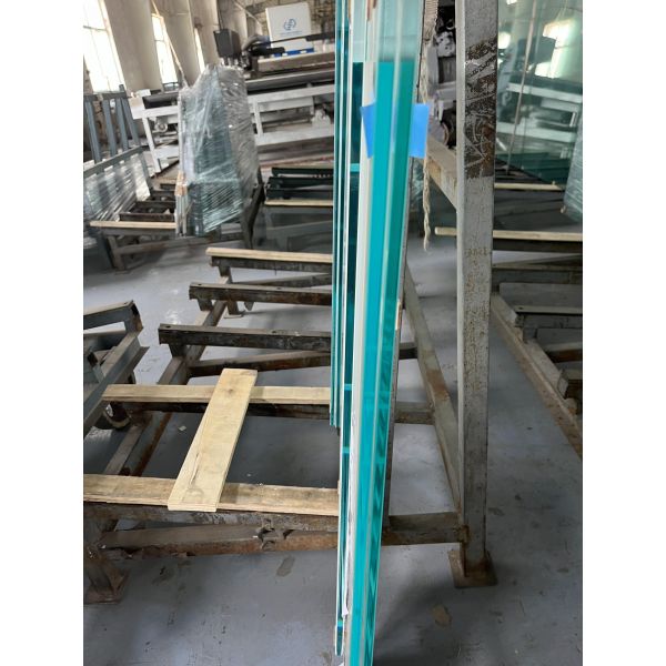 Couleur personnalisée Starphire verre trempé extra clair pour la décoration de cuisine salle de bain