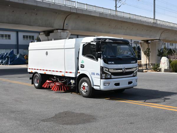 Nouveau camion de nettoyage de rue énergétique avec disques de balayage symétriquement disposés