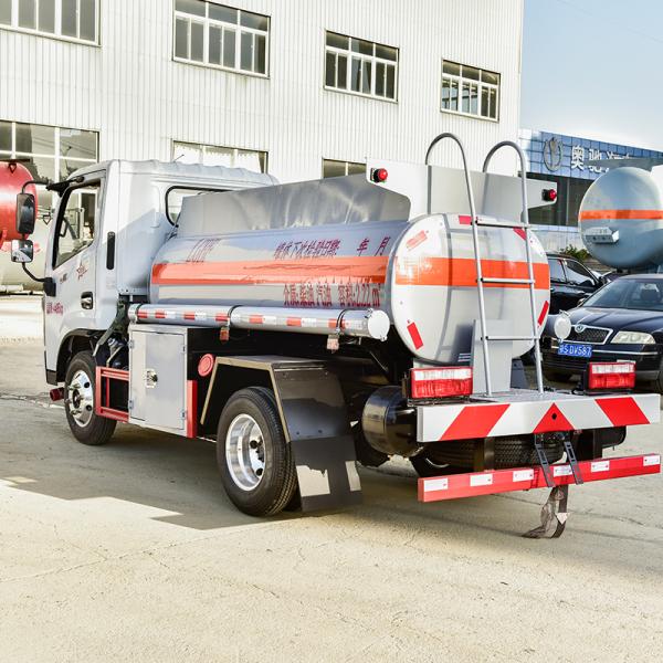 4x2 Dongfeng Small Oil Tanker Truck Horsepower 150hp Load Capacity 1 - 10T