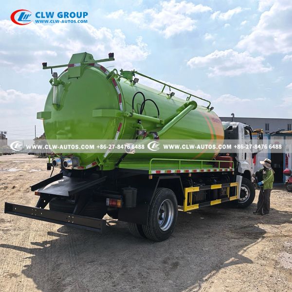 12 Cubic Meters Carbon Steel Tank Vacuum Sewage Suction Truck with High-efficiency Rotary Vane Vacuum Pump