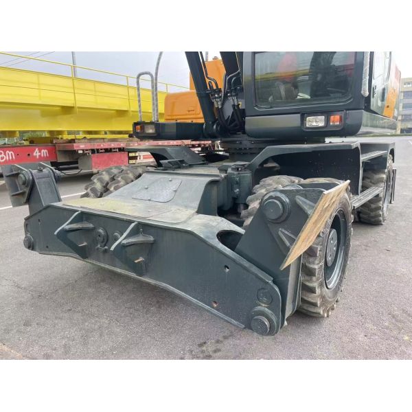 Excellent état Hyundai 210w-9 Excavateur à roues 112 kW Puissance