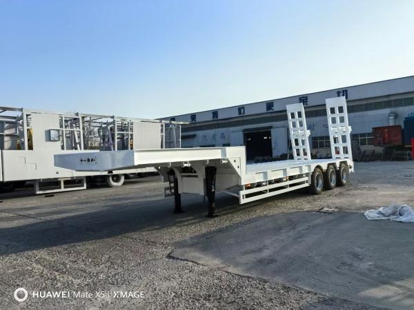 Jost E100 3 Axles Lowboy Semi-Trailer 70t Load Capacity Hydraulic Heavy Duty Lowbed Flatbed Trailer