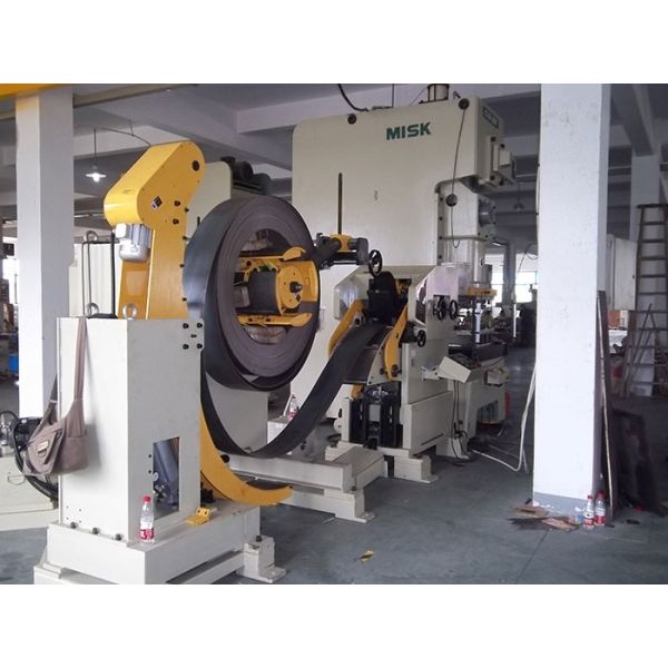 Автоматизация пунша глубинной вытяжки металла машины стальной пластины оборудования фидера шестерни выправляя