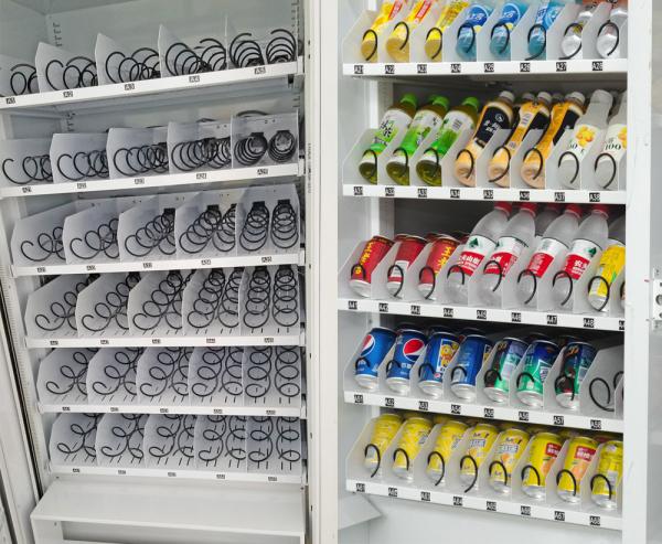 Smart Cool Drink Vending Machine , Refrigerated Vending Machine LED Lighting