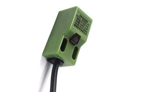 IP67 Electronic Proximity Switch PNP Red LED Detect Sensor Working Status