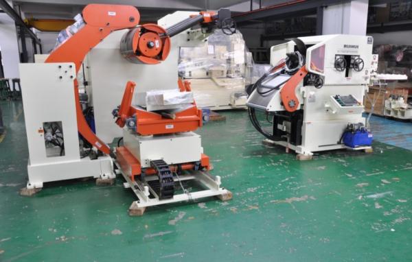 Máquina de alimentação da bobina de aço alimentador servo de Decoiler e de Straightener para a máquina da imprensa