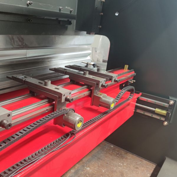 Cybelec 8 Metal Hydraulic CNC Press Brake 4 + 1 + 2 Axis With Electric Backgauge