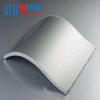 Les panneaux de mur en aluminium décoratifs remplis de mousse du nid d'abeilles 15mm plaquent 220x2440mm AA3003