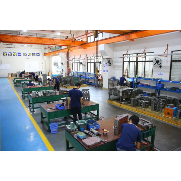 Spray Painting Black Color OEM Service Injection Moulding for Car Parts Plastic Material