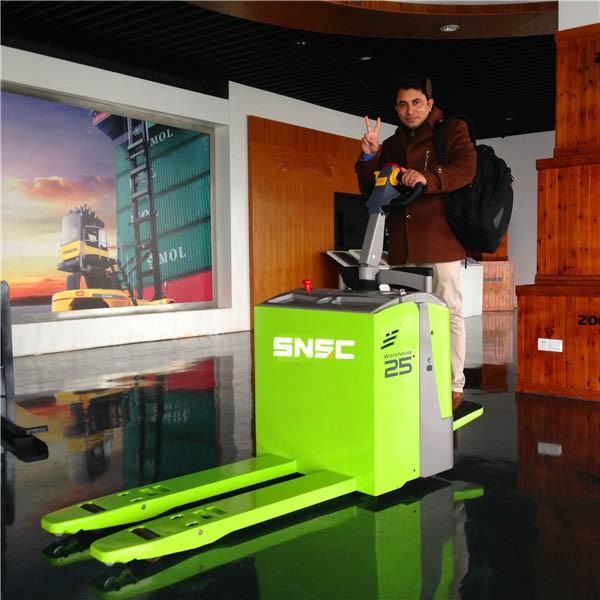 Электрический подъемник для подъемников высотой 125 мм с вместимостью 1,8 тонны и высотой спинки 1,5 м