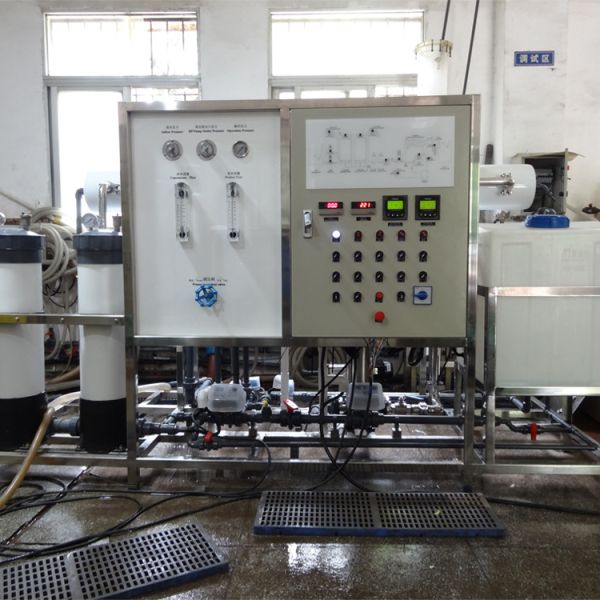 Movable Commercial Use Water Purifier 500L 1000L Reverse Osmosis Drinking Water Purification Plant 2000LPH Frp Tank Brackish Water Desalination Equipment Brackish Water Treatment Plant