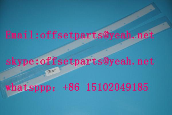 Komori machines wash up blade,820*36*1mm,11 Holes,Plastic wash up blade for komori spica S