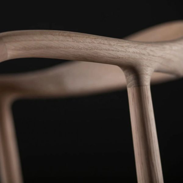 Chaise de salle à manger contemporaine en frêne avec coussin en tissu cuir