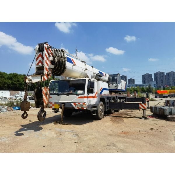 14690*3000*3940 mm Zoomlion Qy130 Guindaste móvel Equipamento de elevação usado para eficiência