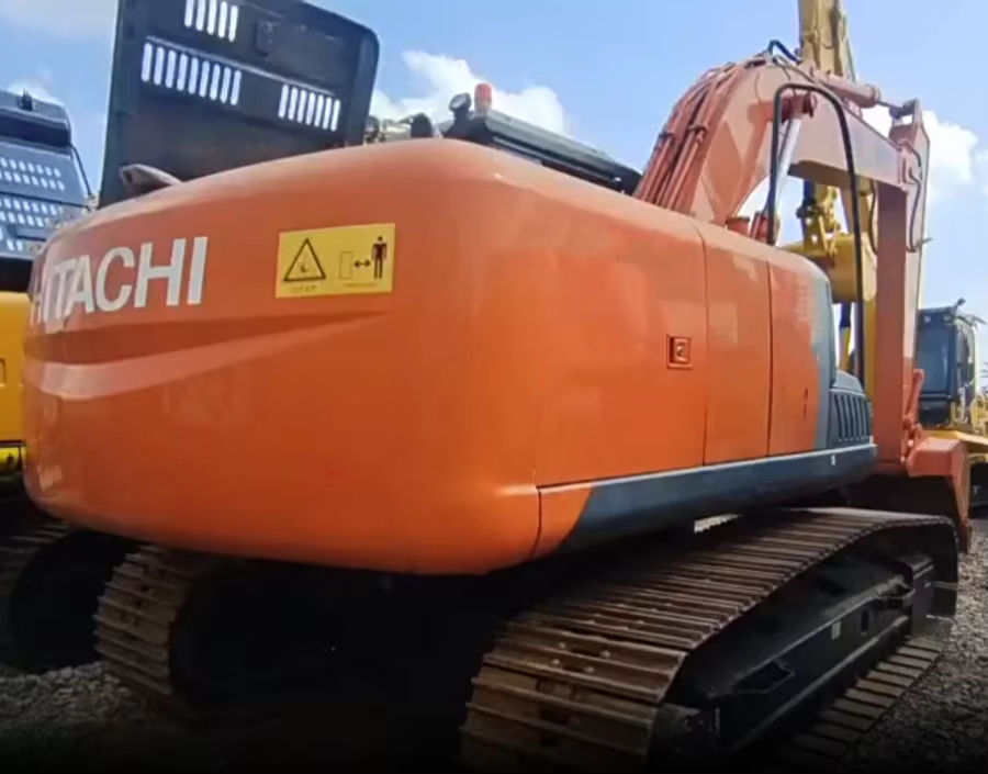 Excavatrice Hitachi 200 d'occasion hydraulique robuste de 20 tonnes pour tous terrains