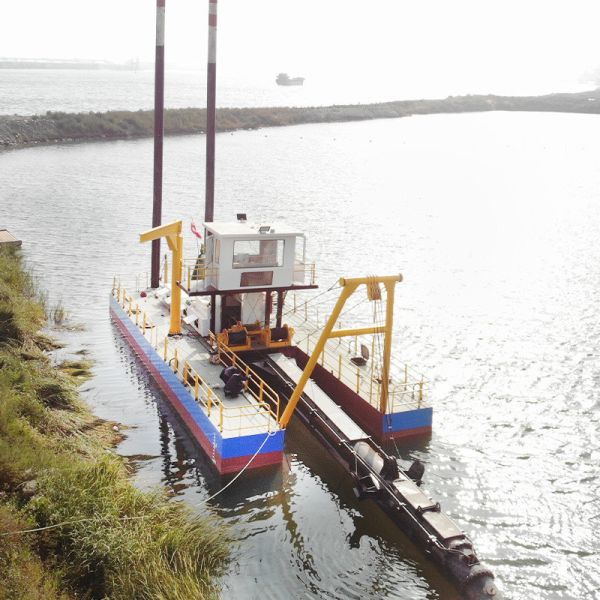 Solid Capacity 600m3/H Discharge Distance 1500m Length 38m Sand Dredger with CE/ISO