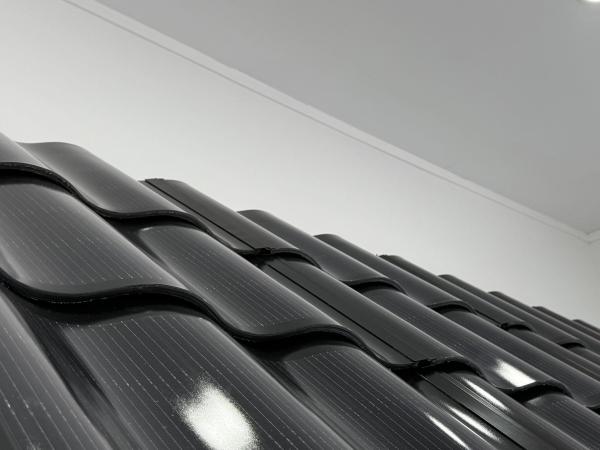 50W カーブタイル BIPV ソーラーパネル レッド ソーラータイル CE 認定 カーブデザイン