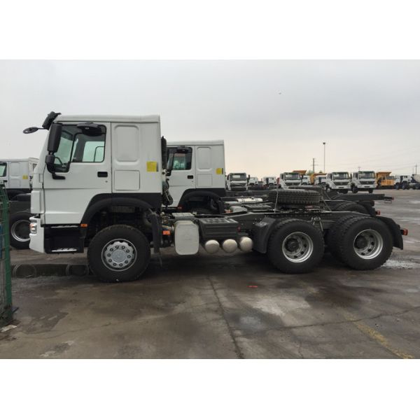 SINOTRUK HOWO Tractor Truck LHD 6X4 10 Wheels Euro2 336 HP ZZ4257S3241W