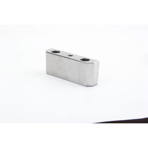 Molded Plastic Parts Automotive Industry 38-42HRC Mold Parts Guide Strips