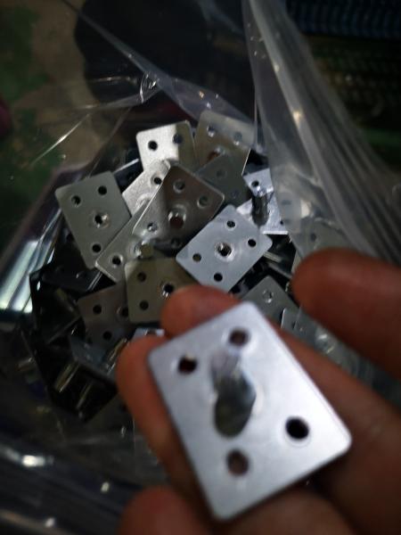 Factory wholesale stainless steel 3 hole top shaft spring accessories top shaft plate stainless steel top shaft hardware accessories