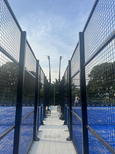 Prix d'usine Directement de haute qualité Indoor Outdoor Panoramic Padel Court Padel Club Utilisant Padel Court de tennis