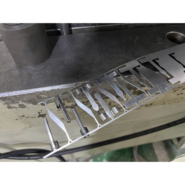 Home continuous die shrapnel OEM custom copper iron aluminum sheet metal processing metal stamping