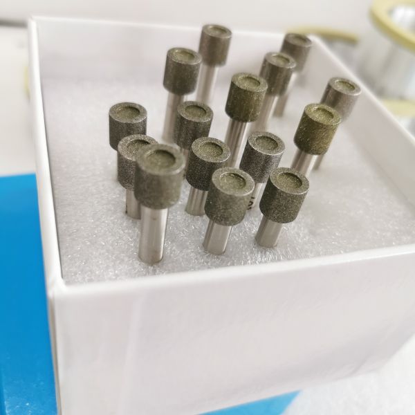 Pièces de meulage de diamants électroplatées non standard et personnalisées