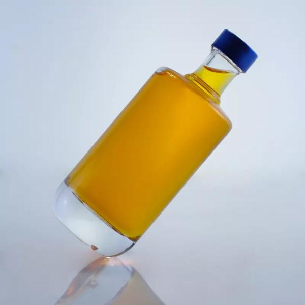 Round Shape Empty Glass Bottle With Screw Cap Decal Surface for 700 ml Vodka Bottle