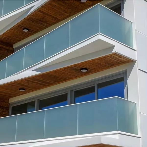 Piso de alta resistência montado em vidro laminado temperado escada reta com LED