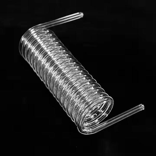 Tube en verre de quartz haute température personnalisé avec conception en spirale et résistance à la corrosion de différentes tailles