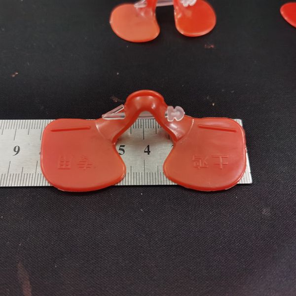 Lightweight Red Round Poultry Glasses Anti Pecking Eye Mask For Adult Chickens