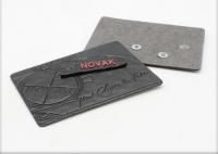 Eco - etiqueta grabada cuadrado lavable amistoso de la ropa del metal con la parche de cuero