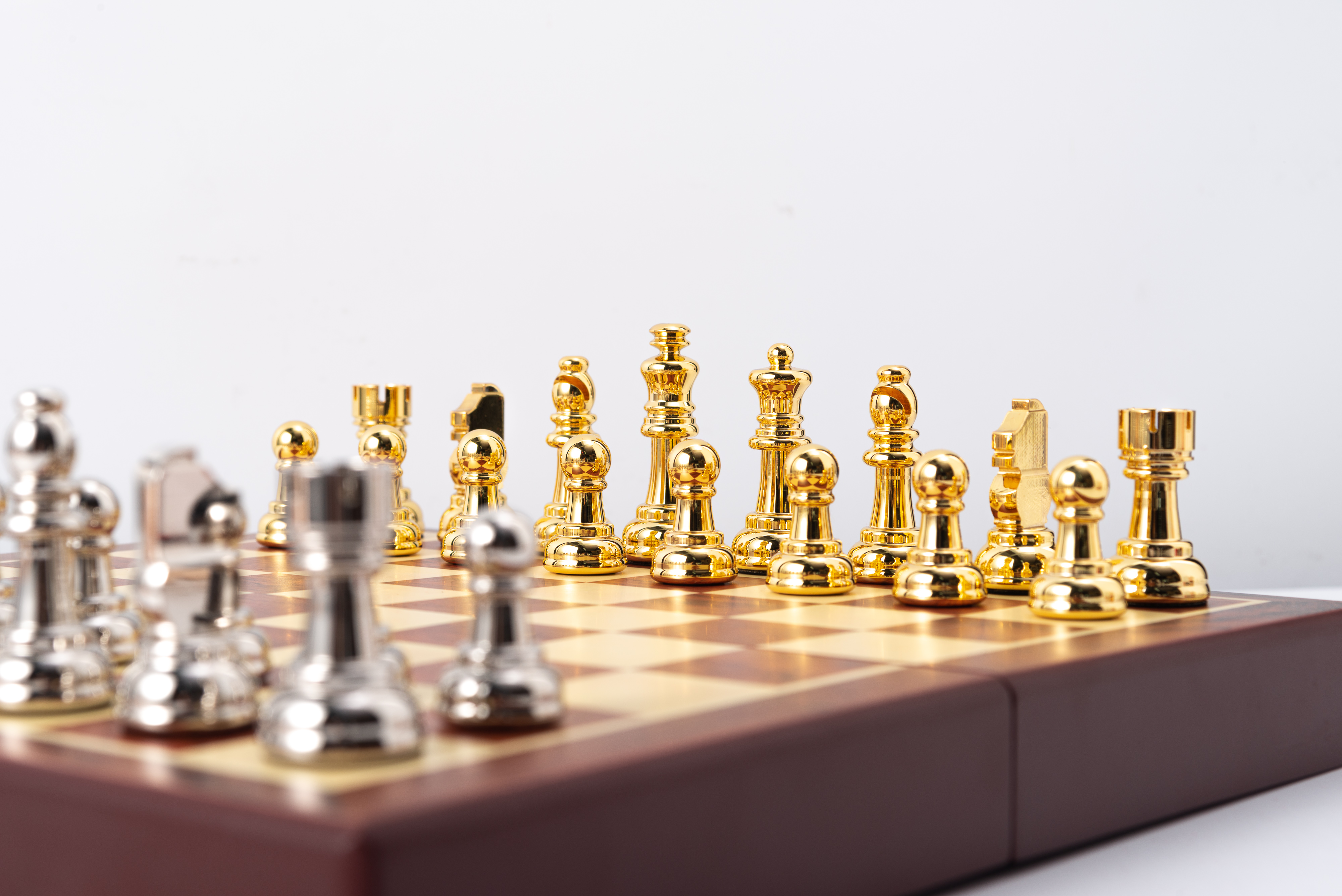 Portable Metal Chess Set with Durable Aluminum Alloy and Foldable Design for Travel and Home Entertainment
