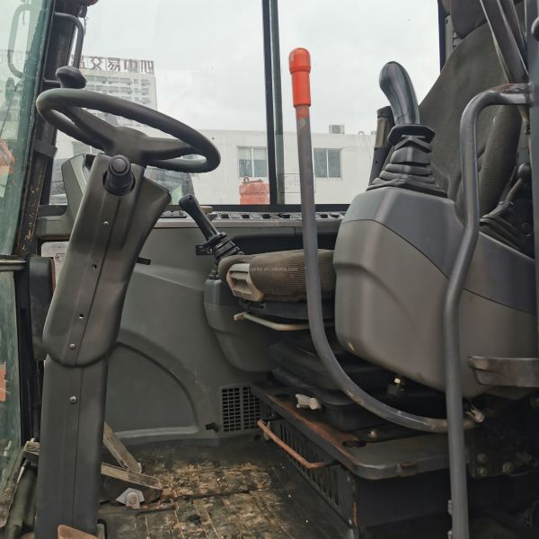 Excavateur DOOSAN DX60W abordable et économe en énergie pour le concassage des excavateurs manuels utilisés